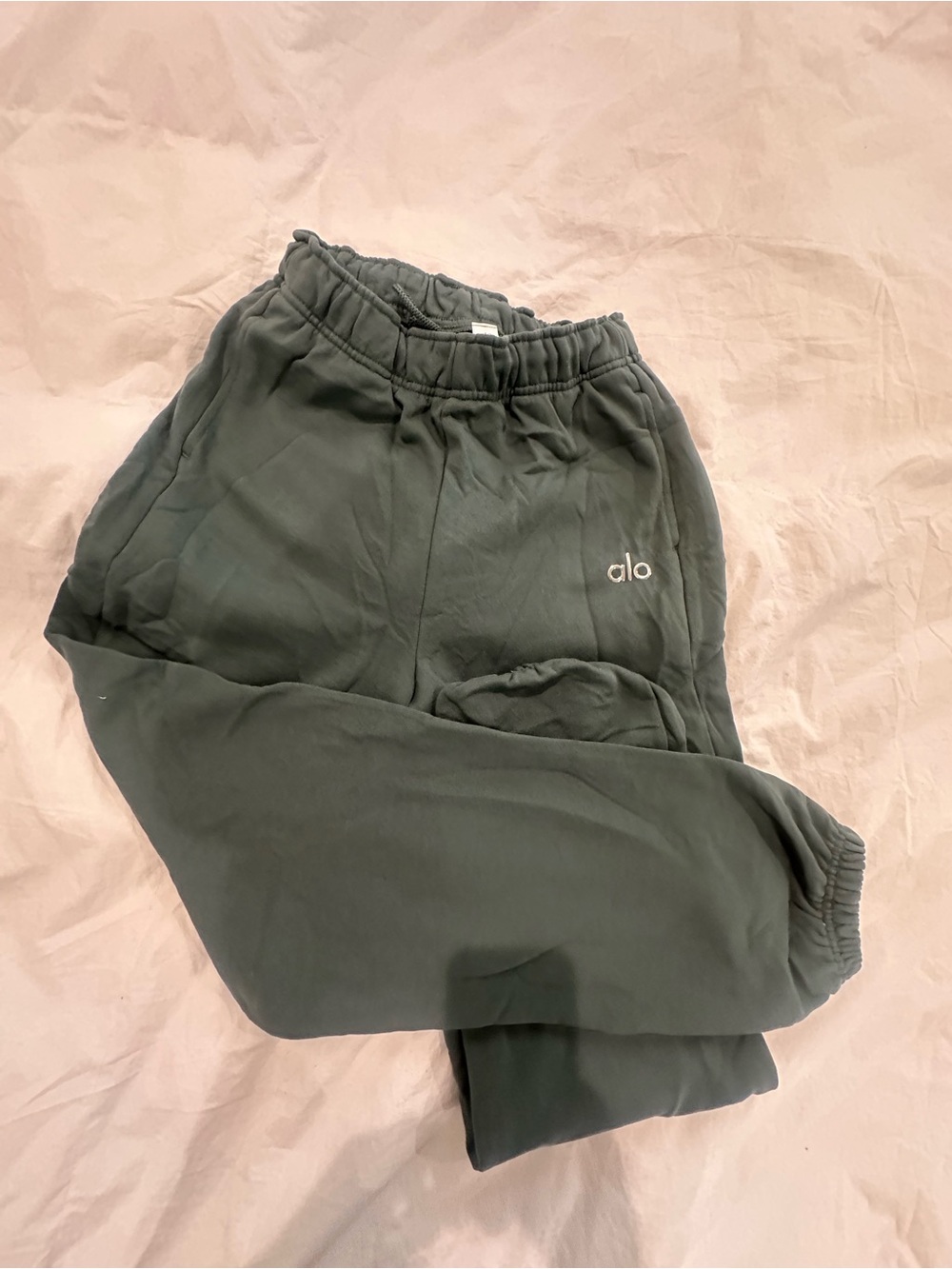 ALO Yoga women’s sweats Pants in Dark Green